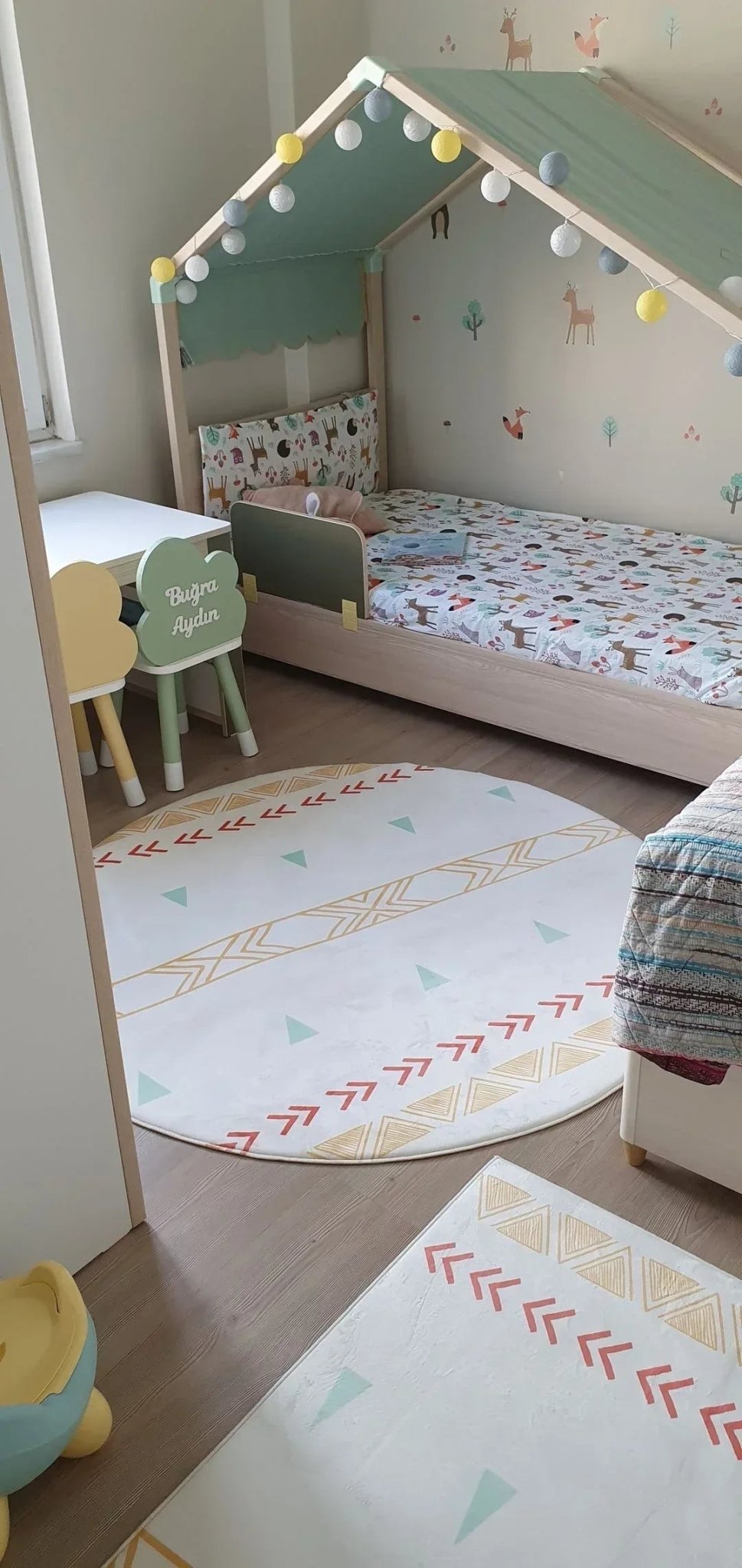 HV203R Renkli İskandinav Desenli Çocuk Halısı - Yumuşak, Kolay Temizlenebilir, 3 Kalite Seçeneği - HALI VAGONU