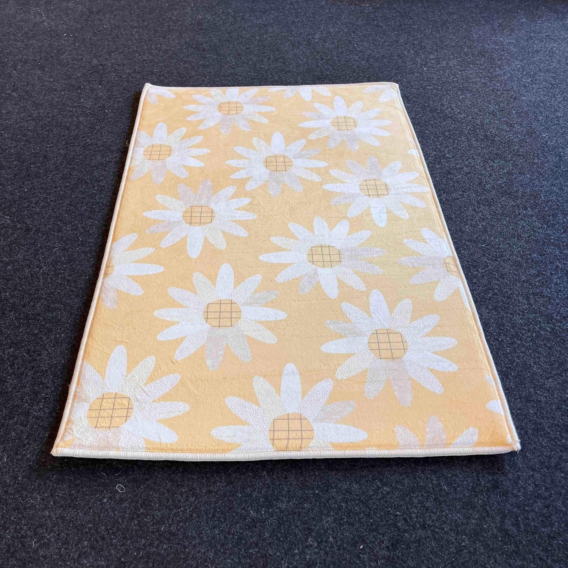 HV292 Papatyalar Çocuk Halısı - Yumuşak, Kolay Temizlenebilir, 3 Kalite Seçeneği - HALI VAGONU