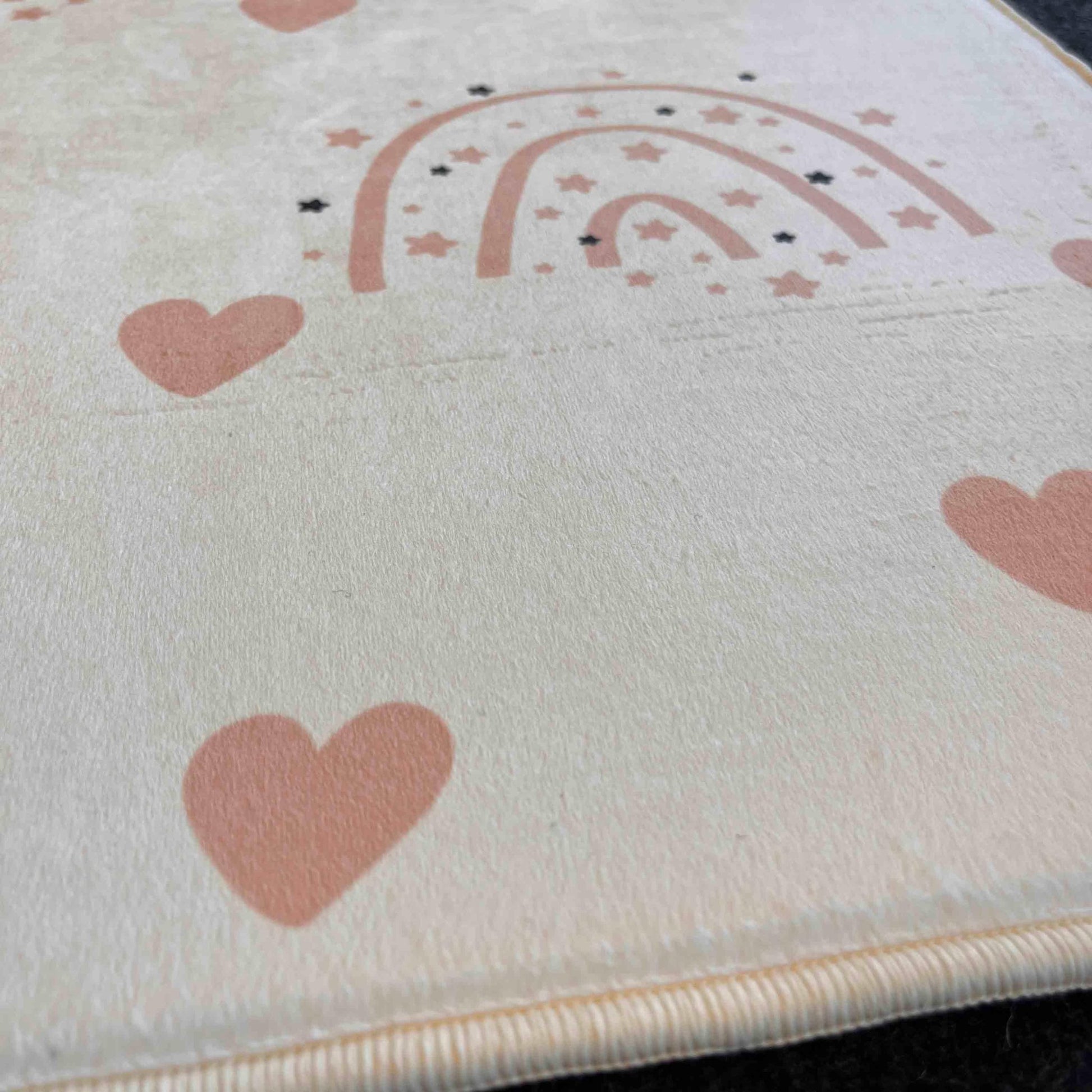 HV293 Gökkuşağı Çocuk Halısı - Yumuşak, Kolay Temizlenebilir, 3 Kalite Seçeneği - HALI VAGONU