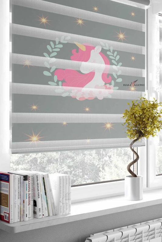 HV308 Unicorn Gri Zebra Perde, modern ve şık tasarımıyla iç mekan dekorasyonunu tamamlayacak, gece-gündüz işlevselliği sunan zebra perde.