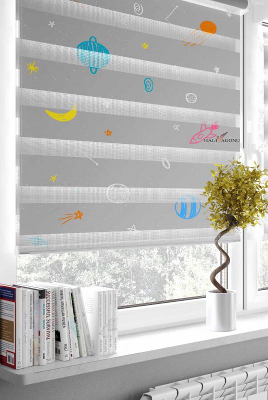 HV312G Uzaylı Gri Zebra Perde, modern ve şık tasarımıyla ev dekorasyonunu zenginleştirir.