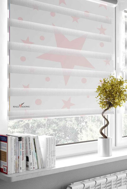 HV314BP Pembe Yıldızlı Beyaz Zebra Perde - Modern ve şık tasarımıyla ev dekorasyonunuza zarif bir dokunuş katacak.