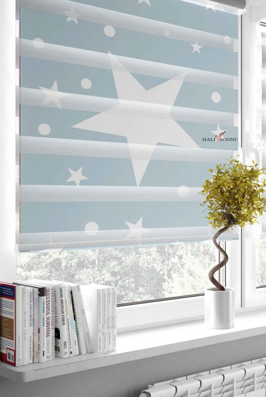 HV314M Beyaz Yıldızlı Mavi Zebra Perde, modern ev dekorasyonu için şık bir seçenek.