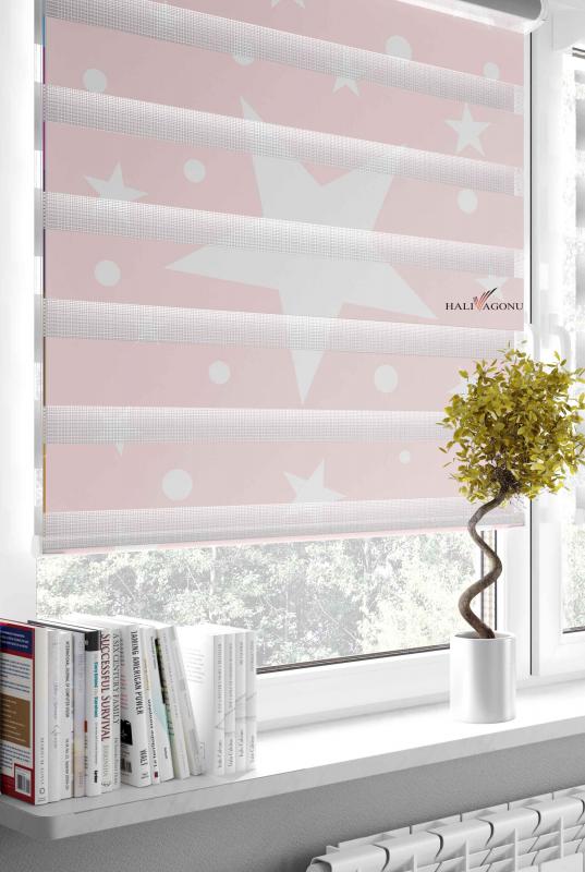 HV314P Beyaz Yıldızlı Pembe Zebra Perde, zarif tasarımıyla modern dekorasyonunuza uyum sağlar.