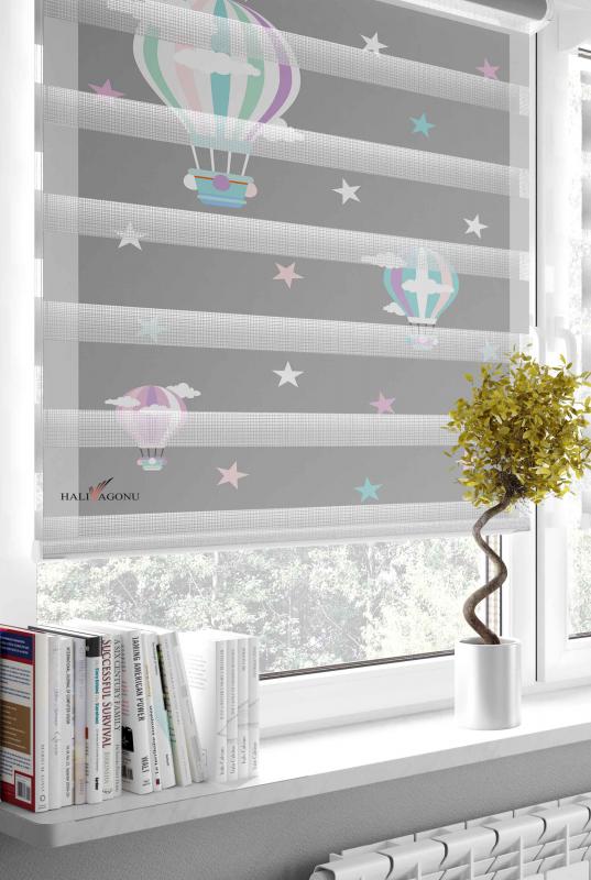 HV318G Uçan Balonlu Zebra Perde, modern tasarımıyla ev dekorasyonunu tamamlayan, güneş ışığını kontrol etme özelliğine sahip bir perde.