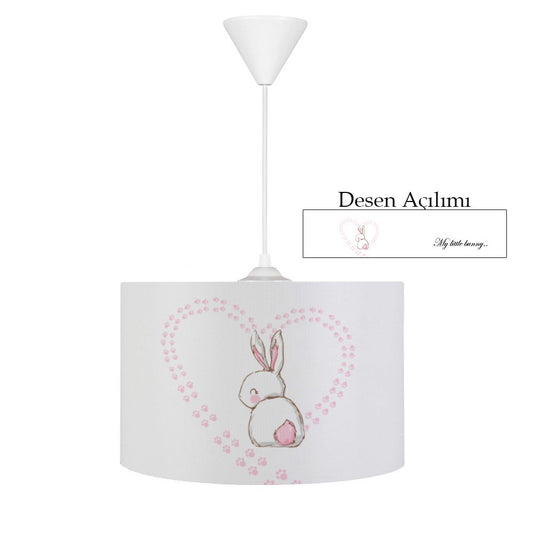 HV331 Kalp ve Tavşanlı Çocuk Odası Sarkıt Avize, çocuk odası dekorasyonuna uygun, yumuşak dokulu tay tüyü kumaş kaplama avize, 30cm çap ve 20cm yükseklikte, E27 duy tipi ile ışık kaynağı sağlar.