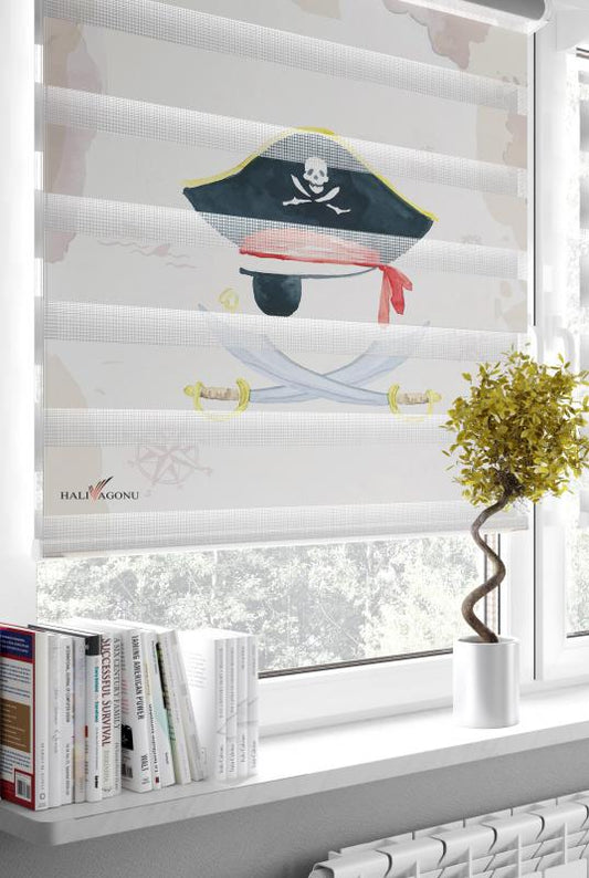 HV356 Korsan Temalı Zebra Perde, modern ve şık tasarımıyla ev dekorasyonunuzu tamamlayacak, kullanışlı ve estetik bir ürün.