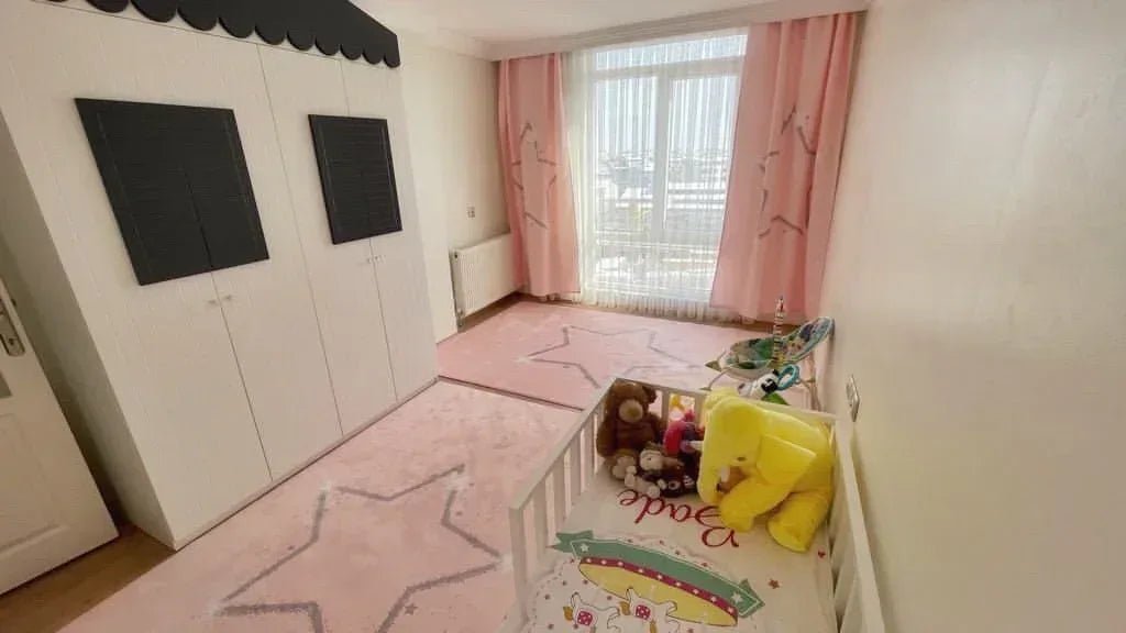 HV372 Gri Yıldız Yağmuru Pembe Çocuk Halısı - Yumuşak, Kolay Temizlenebilir, 3 Kalite Seçeneği - HALI VAGONU