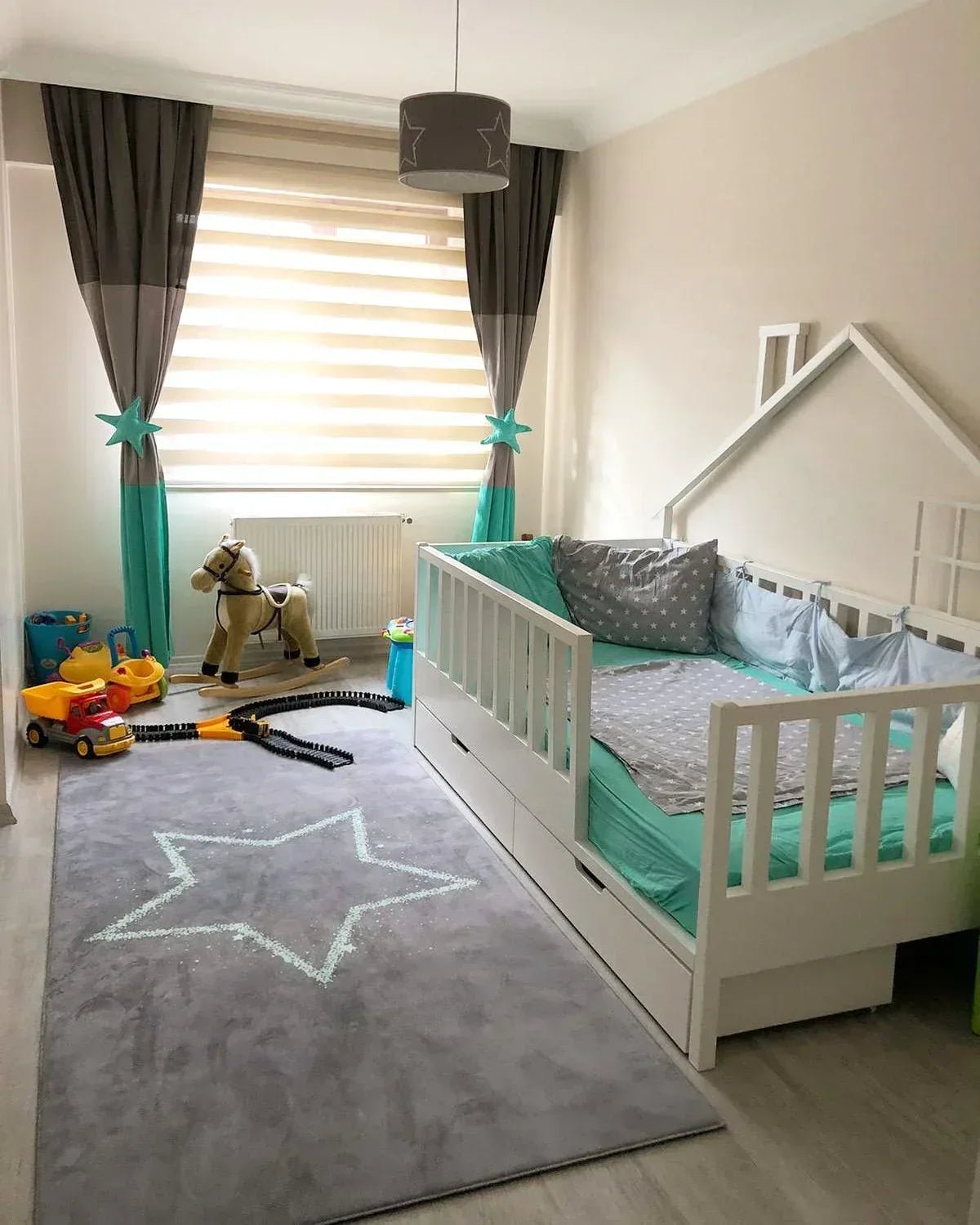 HV375 Mint Yıldızlı Gri Çocuk Odası Halısı - Yumuşak, Kolay Temizlenebilir, 3 Kalite Seçeneği - HALI VAGONU