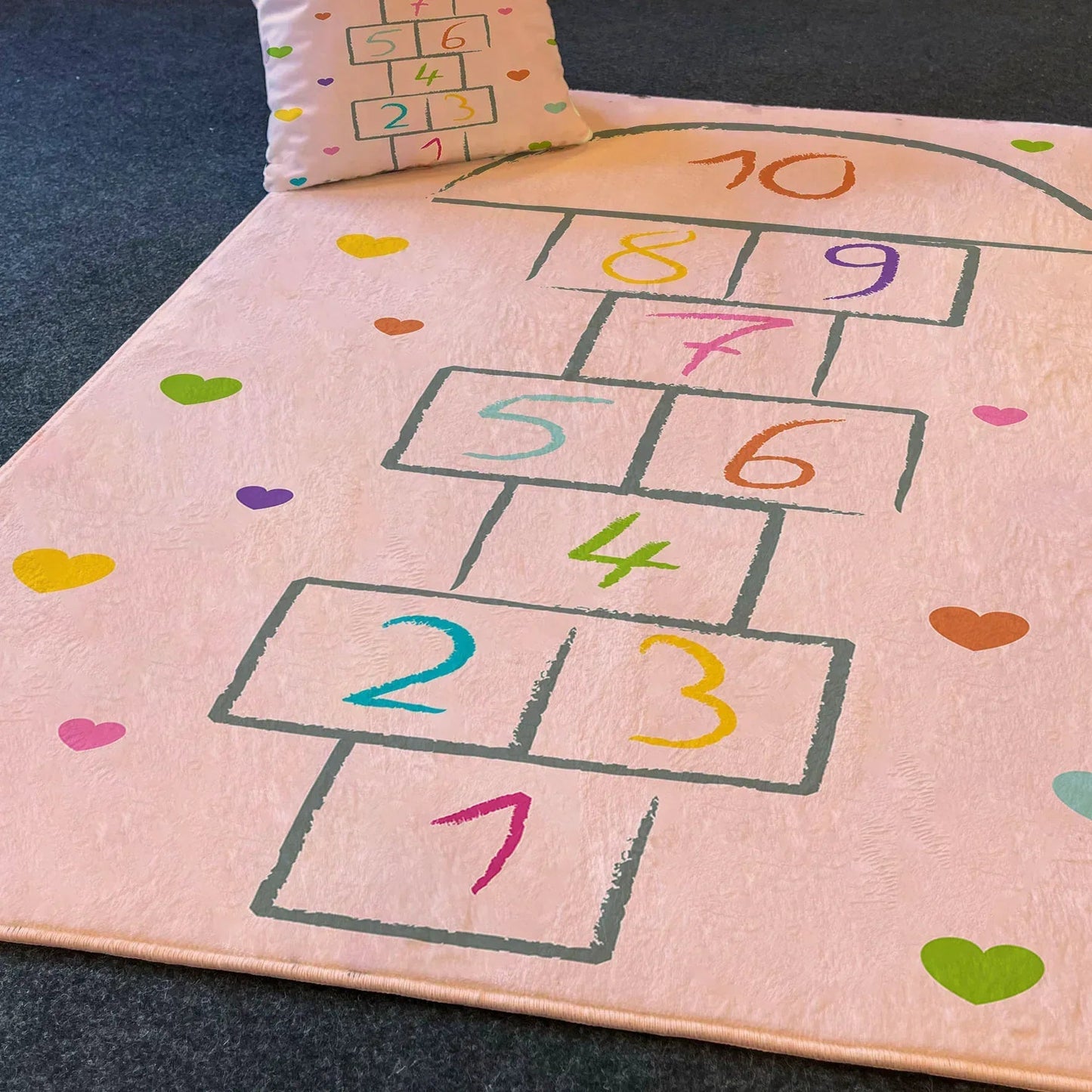 HV377 Kalpli Seksekli Pembe Çocuk Halısı - Yumuşak, Kolay Temizlenebilir, 3 Kalite Seçeneği - HALI VAGONU