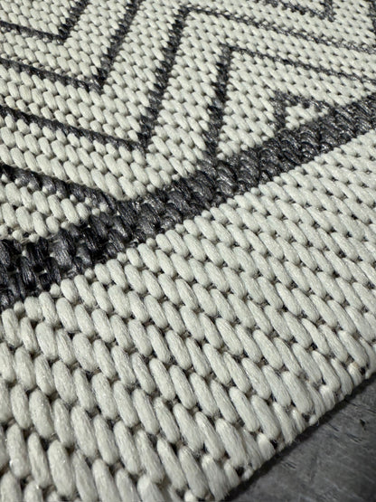 Zigzag desenli Halı Vagonu, hafifçe katlanmış görünümü.