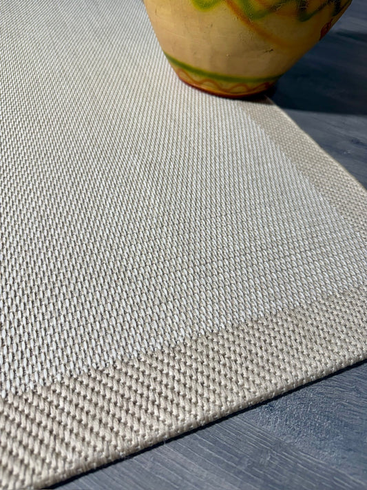 Halı Vagonu JS9327 jüt sisal halının detaylı görünümü. Halının dokusu ve kenarları net bir şekilde görünmekte.