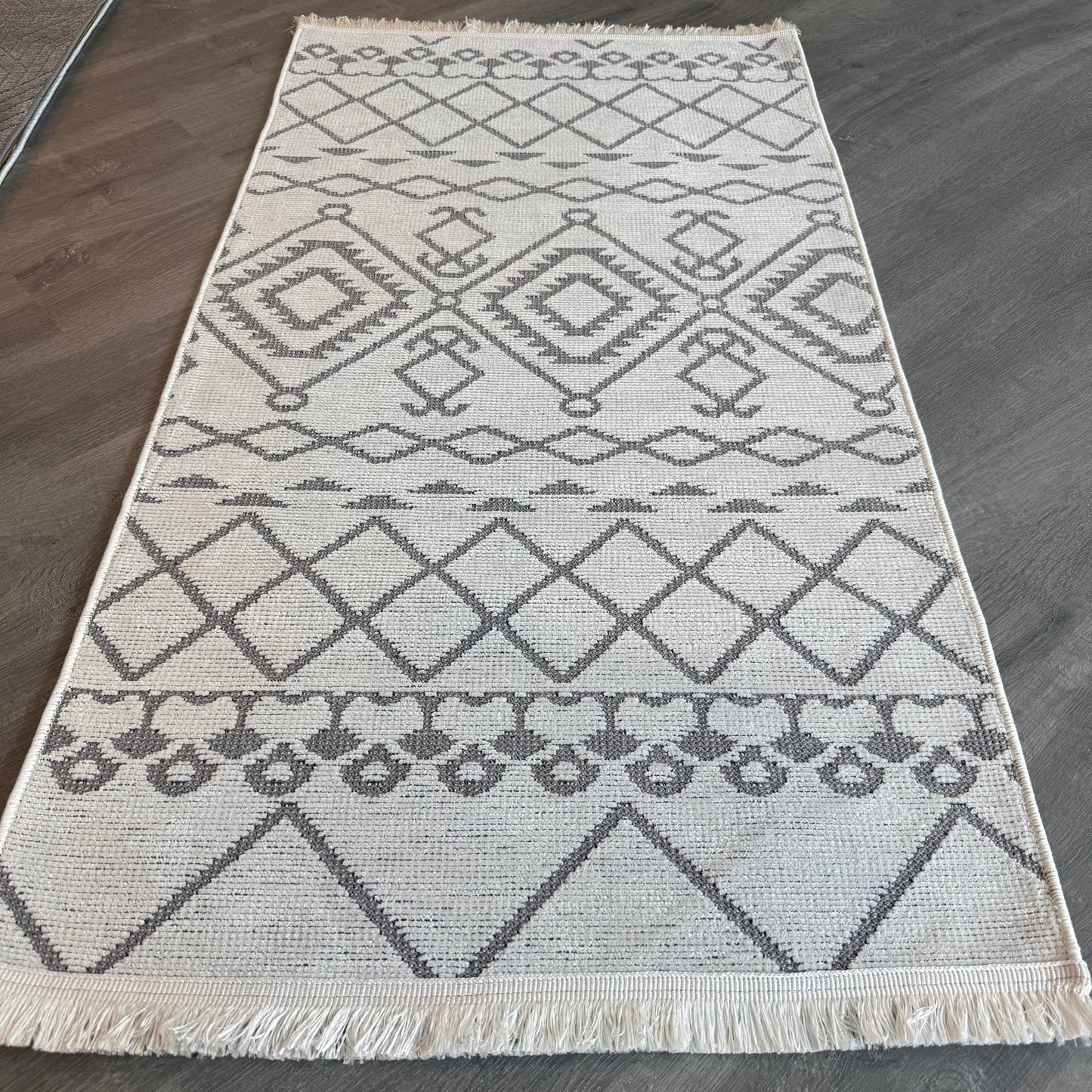Lifos LFS02 Beyaz Yumuşak Dokulu Makinede Yıkanabilir Kaymaz Tabanlı Halı - HALI VAGONU