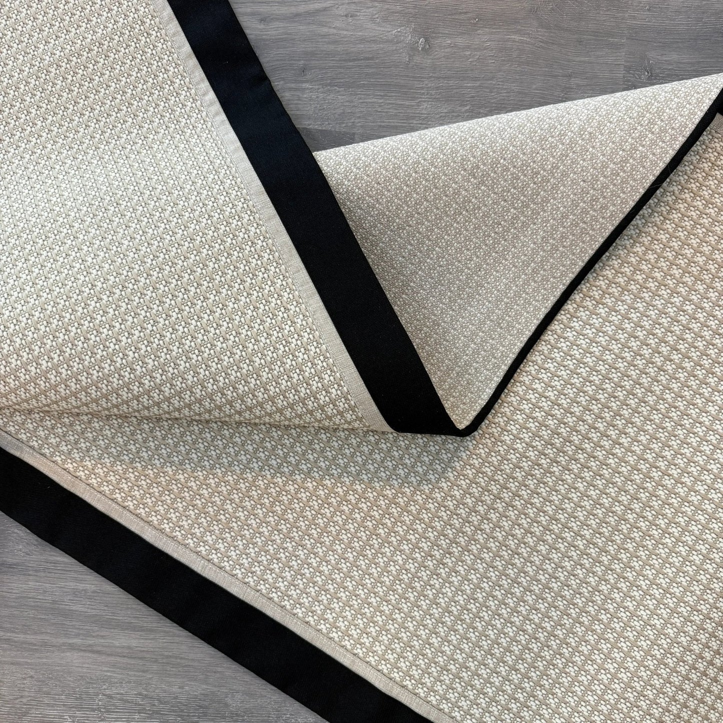Siyah Krem Çift Kumaş Çerçeveli Krem Sisal Halı - El Yapımı, Dayanıklı, Modern Tasarım - HVSB08 - HALI VAGONU