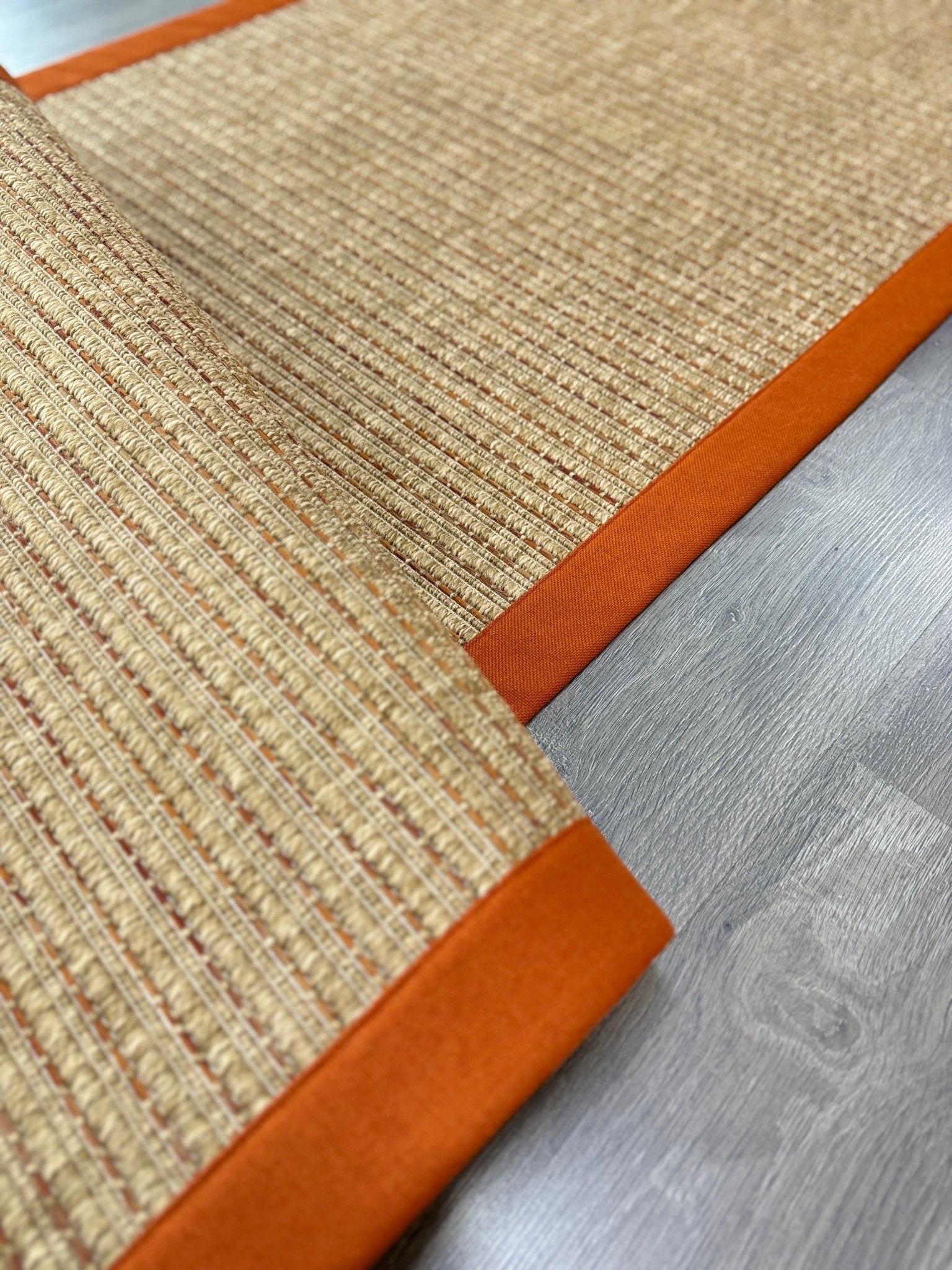 Zahara 01 Naturel Terra - P64-01 Turuncu Kumaş Bordürlü Sisal Halı - HVZB50 - HALI VAGONU