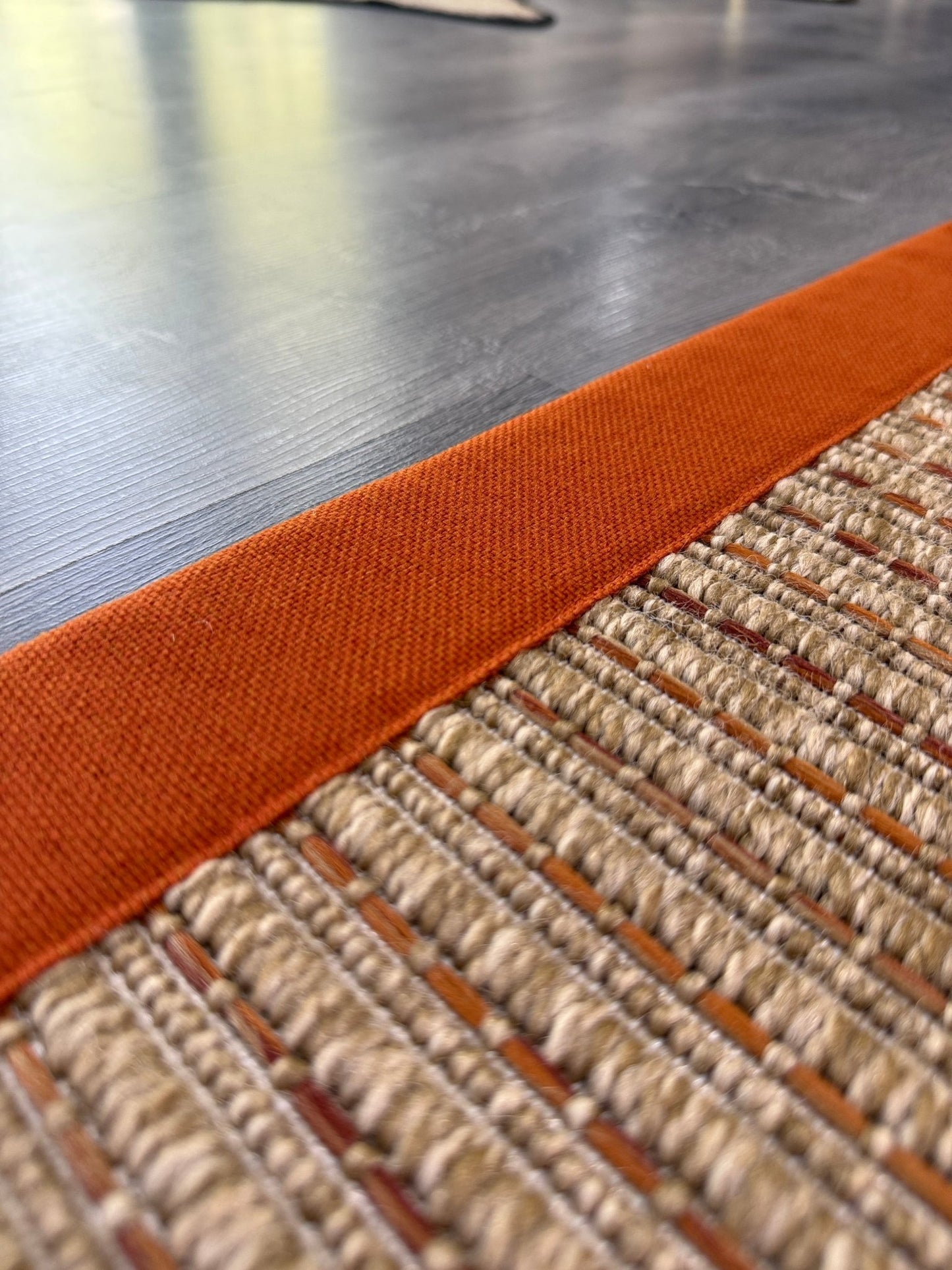 Zahara 01 Naturel Terra - P64-01 Turuncu Kumaş Bordürlü Sisal Halı - HVZB50 - HALI VAGONU