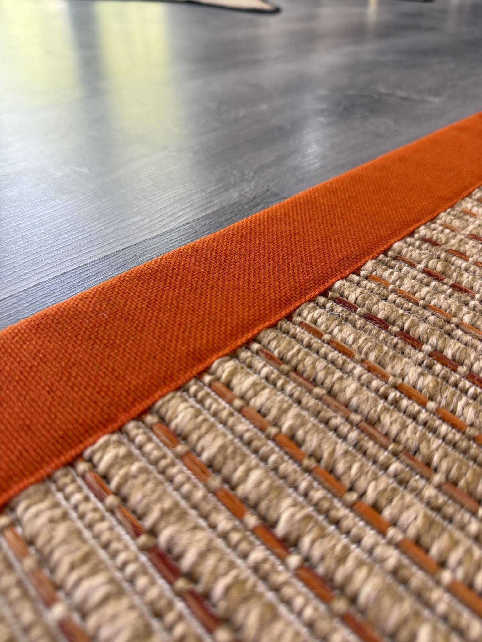 Zahara 01 Naturel Terra - P64-01 Turuncu Kumaş Bordürlü Sisal Halı - HVZB50 - HALI VAGONU