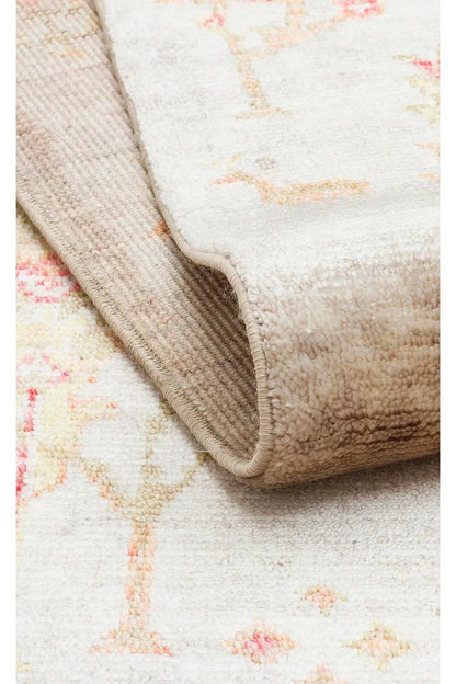 ZARA ZR 08 BEIGE AUTUMN Otantik Desenli Özel Hav Vermeyen ve Kolay Temizlenebilir Tensel Kullanılarak El Emeği ile Özel Tezgahlarda Üretilen Modern Uşak Halısı - HALI VAGONU